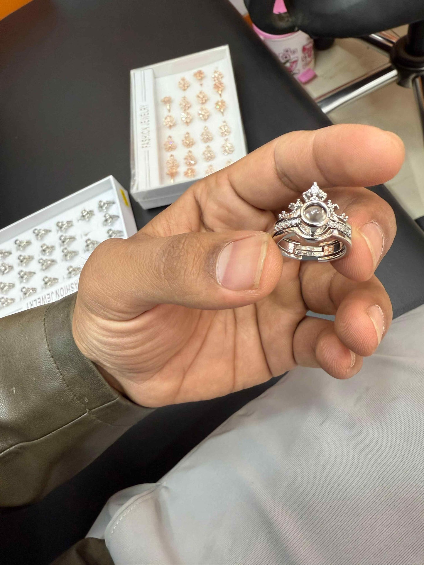 LoveGlow Ring – 'I Love You' in 100 Languages Projection Ring for Her