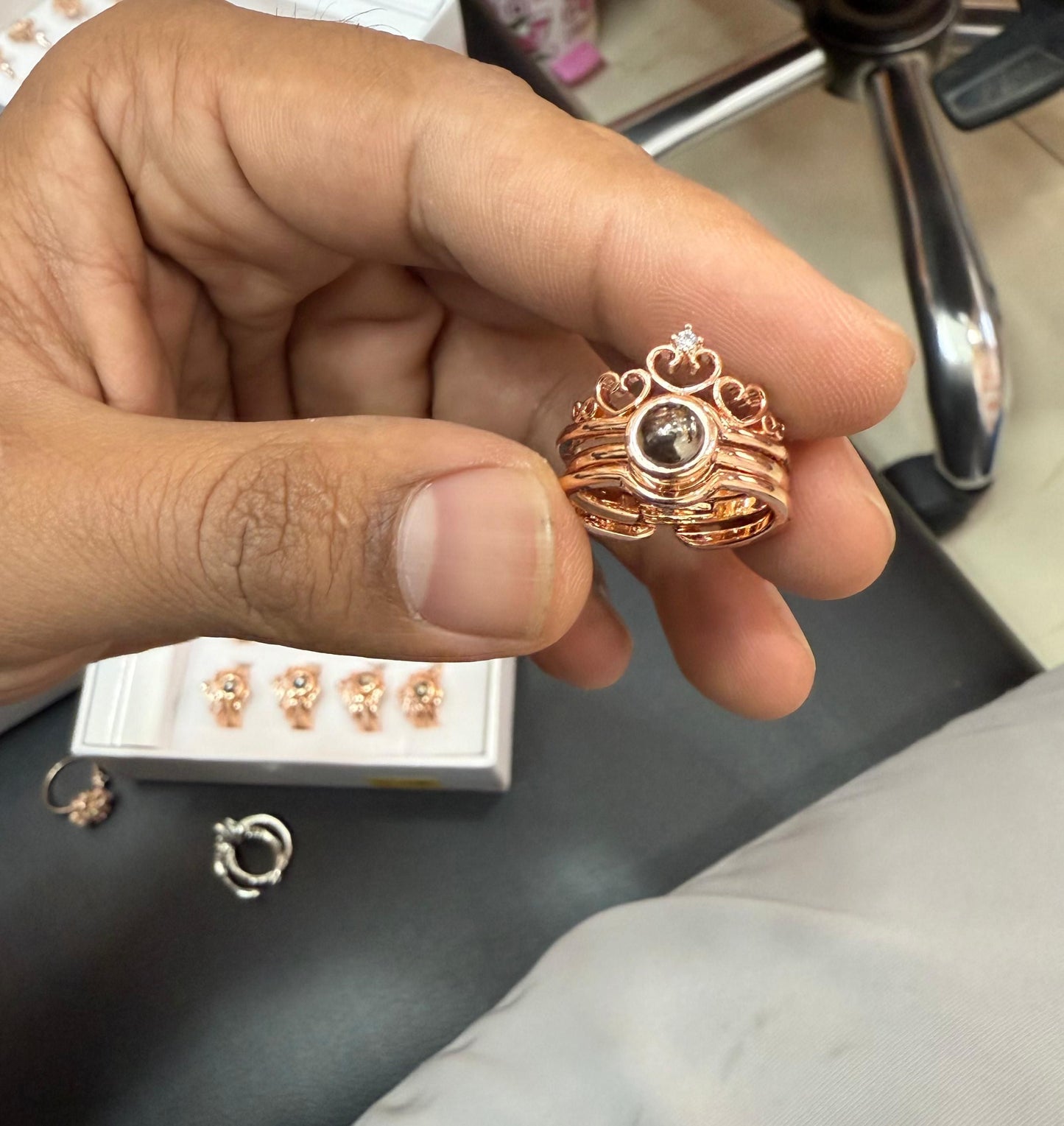 LoveGlow Ring – 'I Love You' in 100 Languages Projection Ring for Her